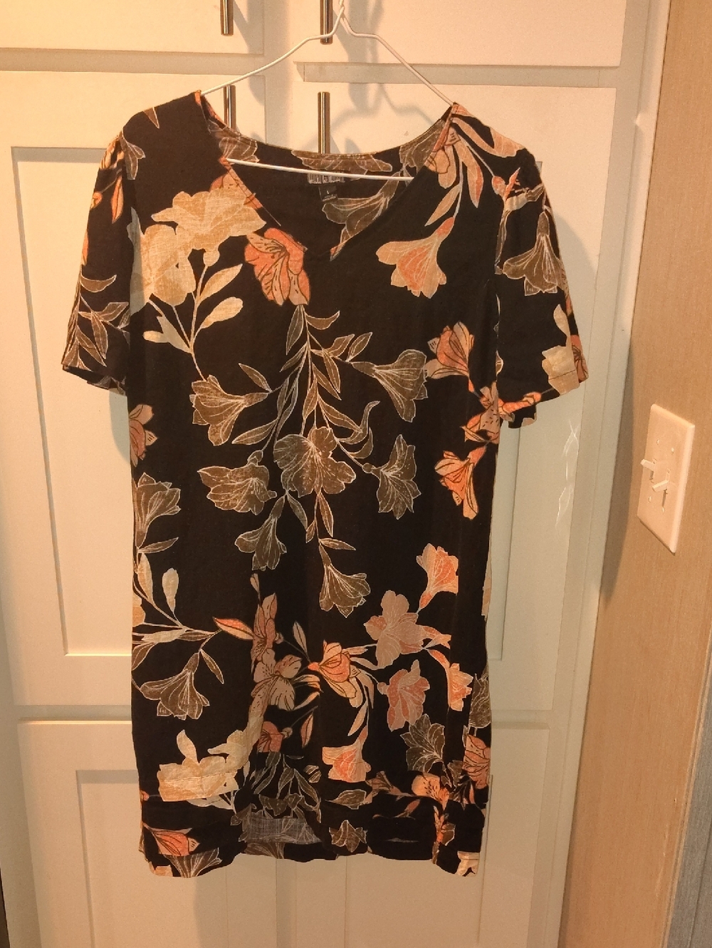 Nicole Miller Black Short-Sleeve Floral Tunic with Peach & Cream Blooms